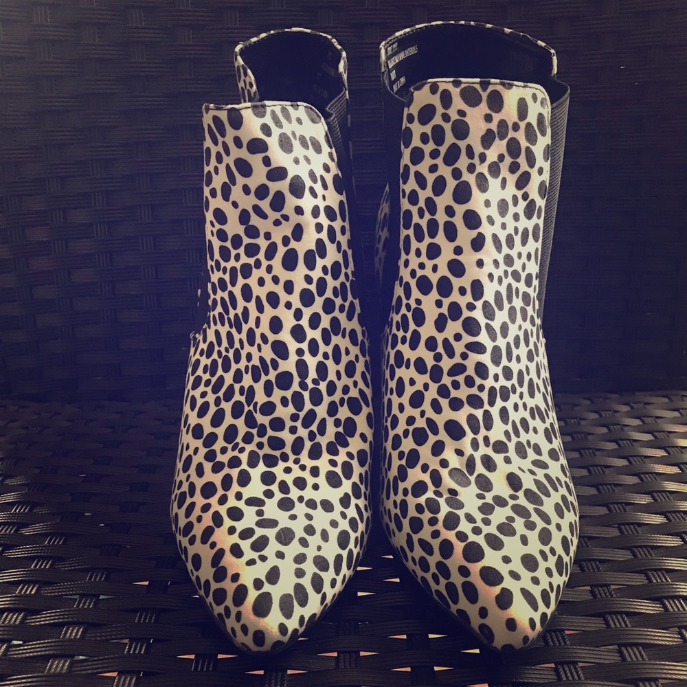 Polka dot booties/ankle boots